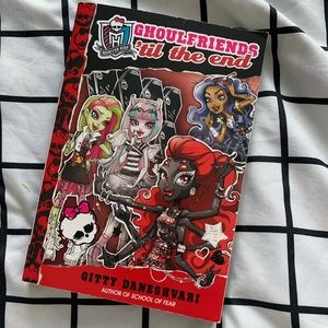 Monster High: Ghoulfriends 'til the End paper back